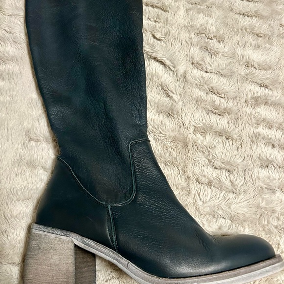 Free People Black Leather Boots with side zip; women’s sz 41 - like new! - Picture 2 of 4